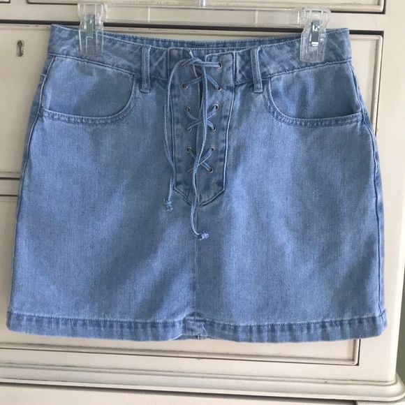 Kendall & Kylie Dresses & Skirts - Kendall & Kylie Denim skirt. Size 27.